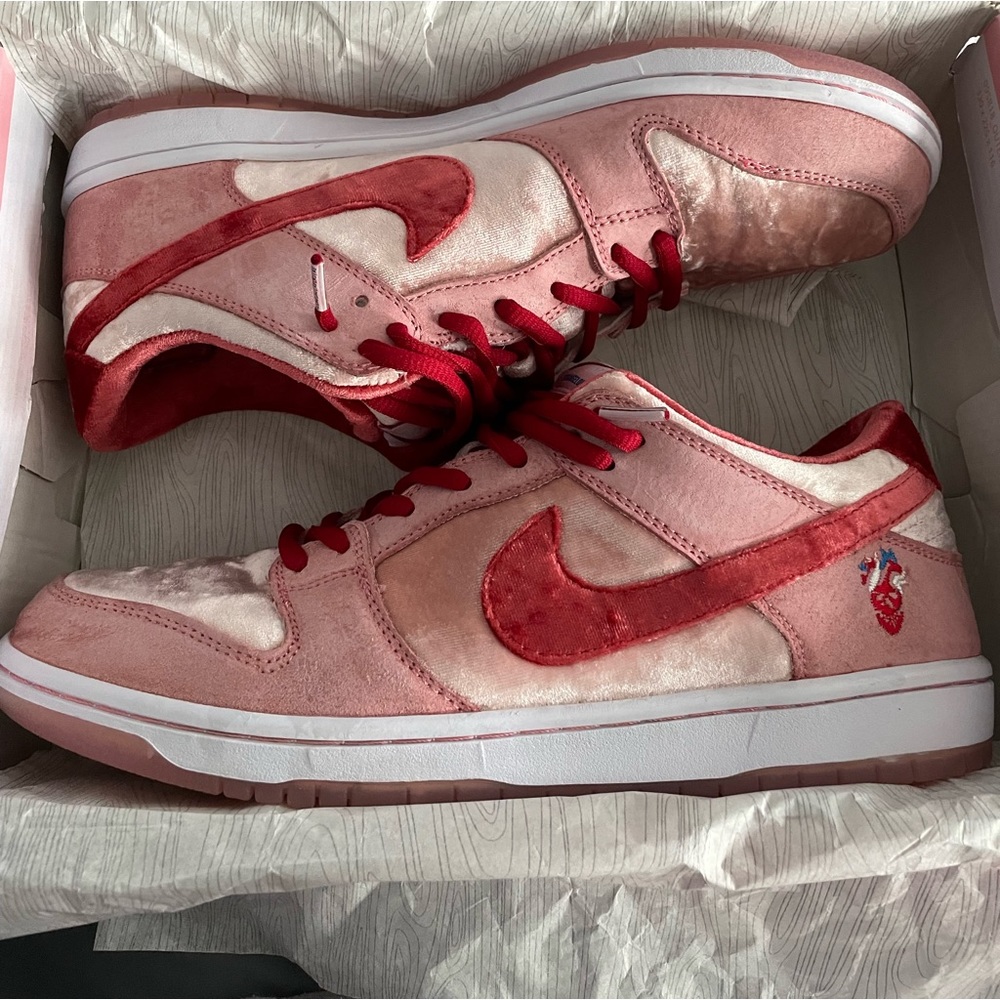 Nike SB Dunk Low StrangeLove Skateboards (Special Box)
